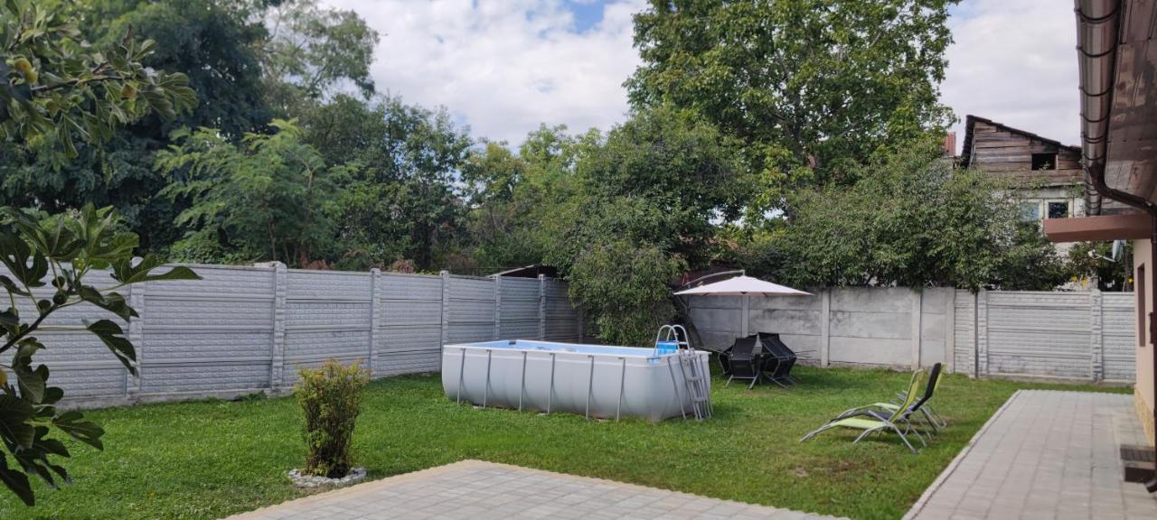 Lovely 1 Bedroom Flat In A 2 Ground Floor House Craiova Bagian luar foto
