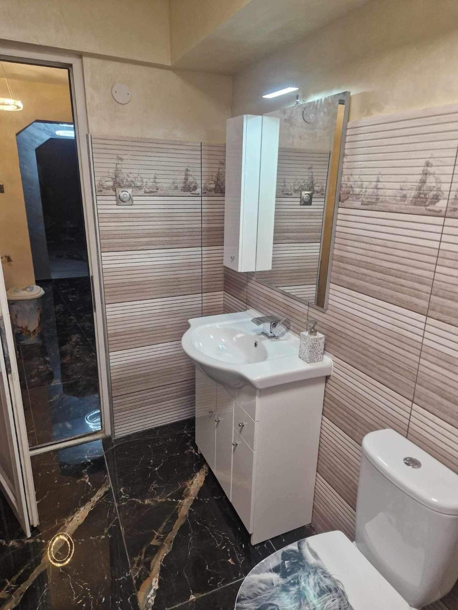 Lovely 1 Bedroom Flat In A 2 Ground Floor House Craiova Bagian luar foto